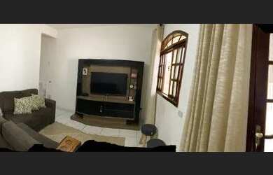 Imagem: A casa possui 2 Dormitórios, 2 Banheiros, 1 Vaga na garagem