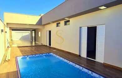 Imagem: A casa possui 3 Dormitórios, 3 Banheiros, 5 Vagas na garagem