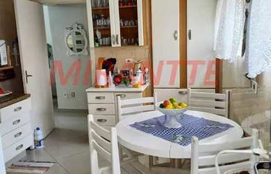 Imagem: A casa possui 3 Dormitórios, 3 Banheiros, 4 Vagas na garagem