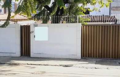 Imagem: A casa possui 5 Dormitórios, 5 Banheiros, 4 Vagas na garagem