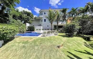 Imagem: A casa em condomínio possui 4 Dormitórios, 5 Banheiros, 4