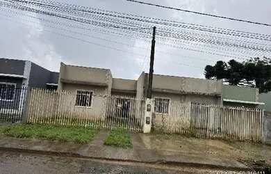 Imagem: A casa possui 3 Dormitórios, 1 Banheiro, 1 Vaga na garagem