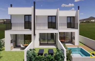 Imagem: A casa possui 3 Dormitórios, 3 Banheiros, 1 Vaga na garagem