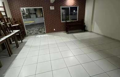 Imagem: O apartamento possui 1 Dormitório, 1 Banheiro, 1 Vaga na garagem