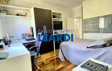 Imagem: A casa em condomínio possui 4 Dormitórios, 5 Banheiros, 4