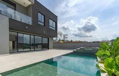 Imagem: A casa em condomínio possui 4 Dormitórios, 5 Banheiros, 5