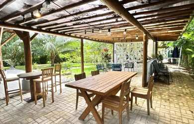 Imagem: A casa em condomínio possui 4 Dormitórios, 5 Banheiros, 3