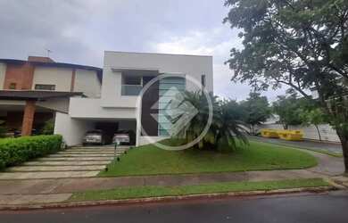 Imagem: A casa em condomínio possui 4 Dormitórios, 1 Banheiro, 4 Vagas