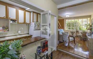 Imagem: A casa possui 2 Dormitórios, 2 Banheiros, 1 Vaga na garagem