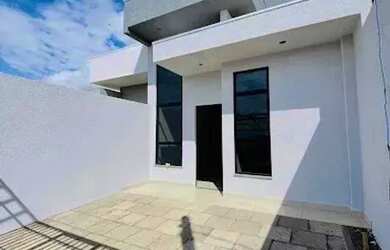 Imagem: A casa possui 2 Dormitórios, 1 Banheiro, 2 Vagas na garagem