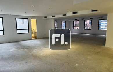 Imagem: O depósito possui 4 Vagas na garagem, 154m² de Área e está