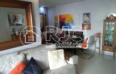 Imagem: O apartamento possui 3 Dormitórios, 3 Banheiros, 2 Vagas na