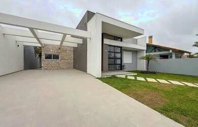 Imagem: A casa possui 3 Dormitórios, 3 Banheiros, 2 Vagas na garagem