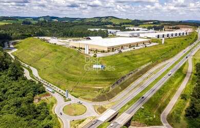 Imagem: O depósito possui 8656m² de Área e está localizado em Ponte