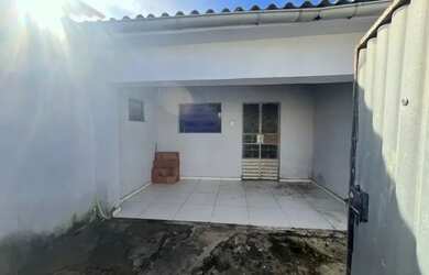 Imagem: A casa possui 3 Dormitórios, 2 Banheiros, 1 Vaga na garagem