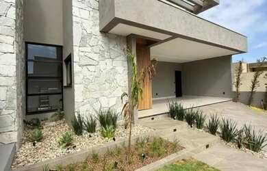 Imagem: A casa em condomínio possui 3 Dormitórios, 4 Banheiros, 2