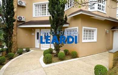 Imagem: A casa em condomínio possui 4 Dormitórios, 5 Banheiros, 4