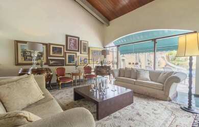 Imagem: A casa possui 5 Dormitórios, 5 Banheiros, 5 Vagas na garagem