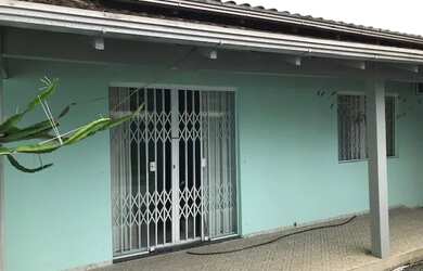 Imagem: A casa à venda possui 3 Dormitórios, 2 Banheiros, 1 Vaga na