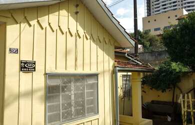 Imagem: A casa possui 2 Dormitórios, 1 Banheiro, 1 Vaga na garagem