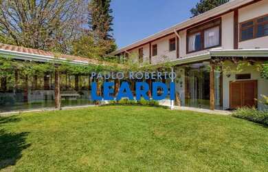 Imagem: A casa em condomínio possui 4 Dormitórios, 2 Banheiros, 5