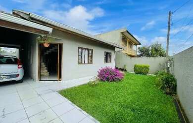 Imagem: A casa possui 3 Dormitórios, 3 Banheiros, 2 Vagas na garagem