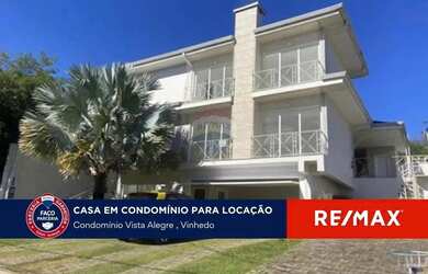 Imagem: A casa possui 4 Dormitórios, 5 Banheiros, 4 Vagas na garagem