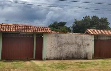 Imagem: A casa possui 5 Dormitórios, 5 Banheiros, 4 Vagas na garagem