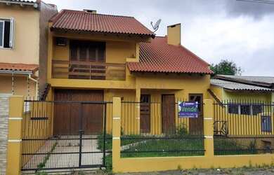 Imagem: A casa possui 3 Dormitórios, 4 Banheiros, 2 Vagas na garagem