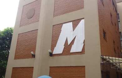 Imagem: O apartamento possui 3 Dormitórios, 1 Banheiro, 2 Vagas na