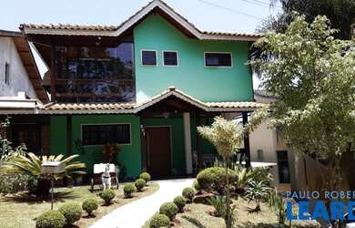 Imagem: A casa em condomínio possui 4 Dormitórios, 3 Banheiros, 4