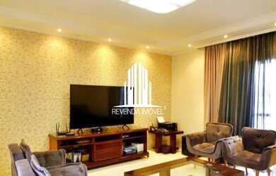 Imagem: A casa possui 4 Dormitórios, 1 Banheiro, 5 Vagas na garagem