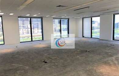 Imagem: O depósito possui 5 Vagas na garagem, 255m² de Área e está