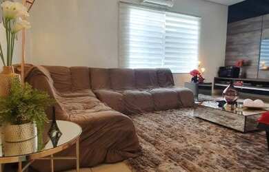 Imagem: A casa possui 4 Dormitórios, 5 Banheiros, 5 Vagas na garagem