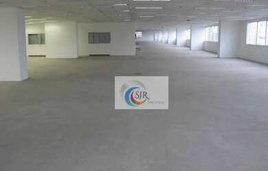 Imagem: O depósito possui 4 Vagas na garagem e 493m² de Área e está