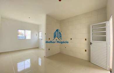 Imagem: A casa possui 2 Dormitórios, 2 Banheiros, 2 Vagas na garagem