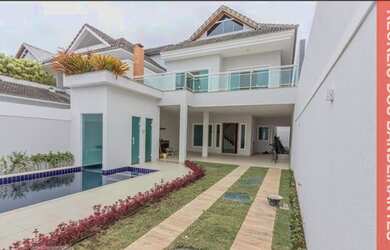 Imagem: A casa em condomínio possui 5 Dormitórios, 5 Banheiros, 2