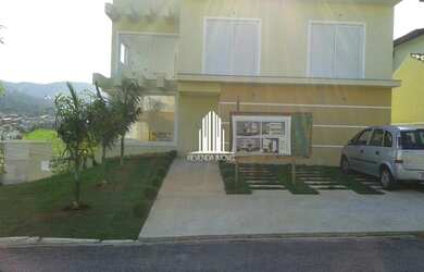 Imagem: A casa possui 4 Dormitórios, 4 Banheiros, 3 Vagas na garagem