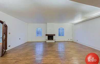 Imagem: O depósito possui 5 Vagas na garagem, 402m² de Área e está