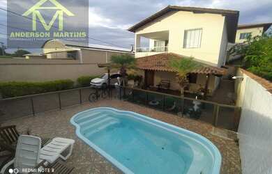 Imagem: A casa possui 5 Dormitórios, 5 Banheiros, 5 Vagas na garagem