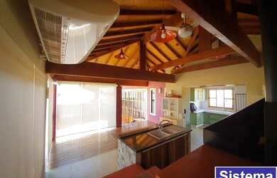 Imagem: A casa em condomínio possui 3 Dormitórios, 3 Banheiros, 2