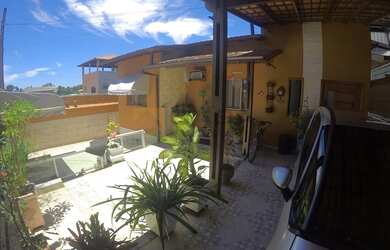 Imagem: A casa possui 5 Dormitórios, 3 Banheiros, 1 Vaga na garagem