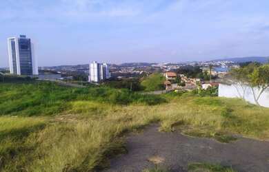 Imagem: O terreno possui 2.200m² de Área e está localizado em Parque