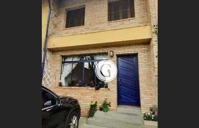 Imagem: A casa possui 3 Dormitórios, 2 Banheiros, 2 Vagas na garagem