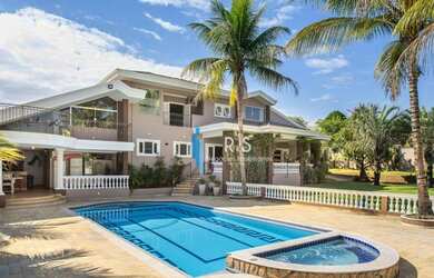 Imagem: A casa possui 5 Dormitórios, 5 Banheiros, 1.390m² de Área