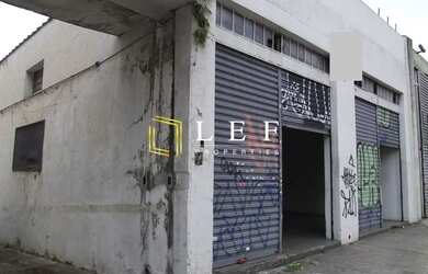 Imagem: O depósito possui 485m² de Área e está localizado em Água