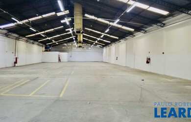 Imagem: O depósito possui 5 Vagas na garagem, 1.196m² de Área e