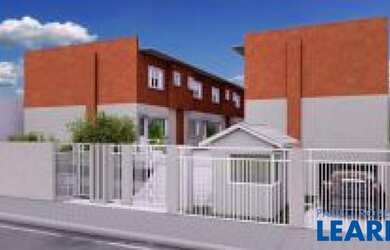 Imagem: A casa em condomínio possui 2 Dormitórios, 1 Banheiro, 2 Vagas