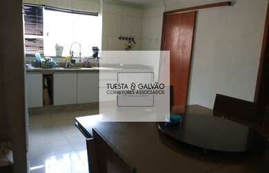 Imagem: A casa possui 3 Dormitórios, 1 Banheiro, 165m² de Área e