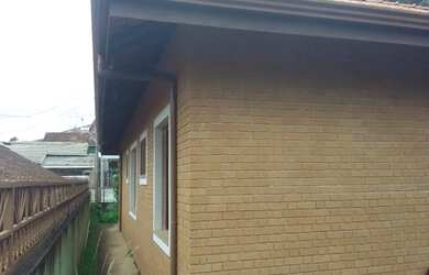 Imagem: A casa possui 3 Dormitórios, 1 Banheiro, 3 Vagas na garagem